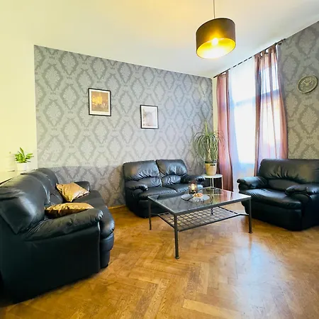 Spacious Cozy In Centre