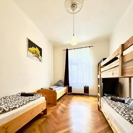 Daire Spacious Cozy In Centre Prag