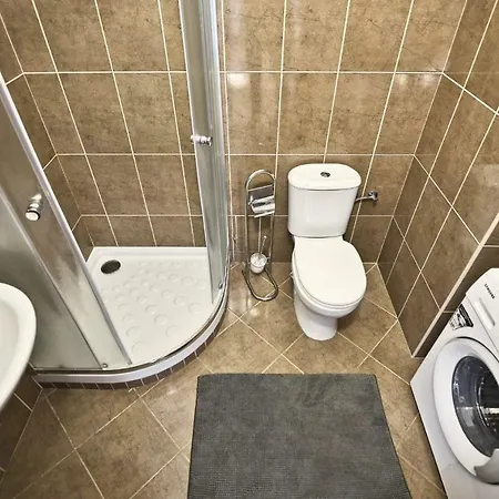 Spacious Cozy In Centre