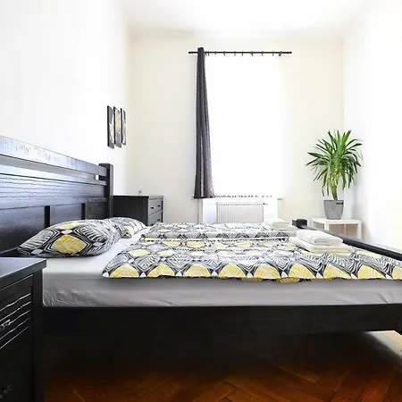 Spacious Cozy In Centre Διαμέρισμα