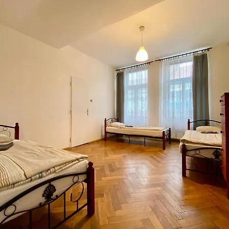 Appartement Spacious Cozy In Centre Praag