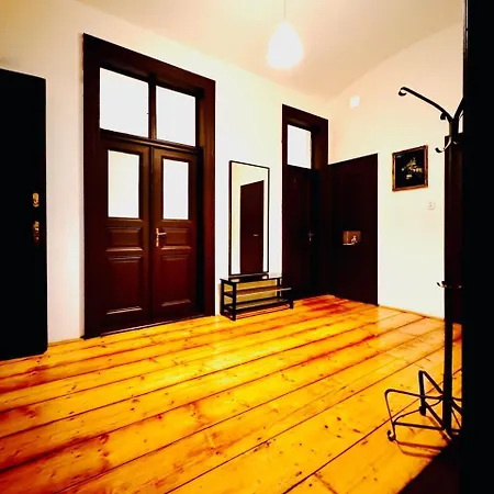 Spacious Cozy In Centre